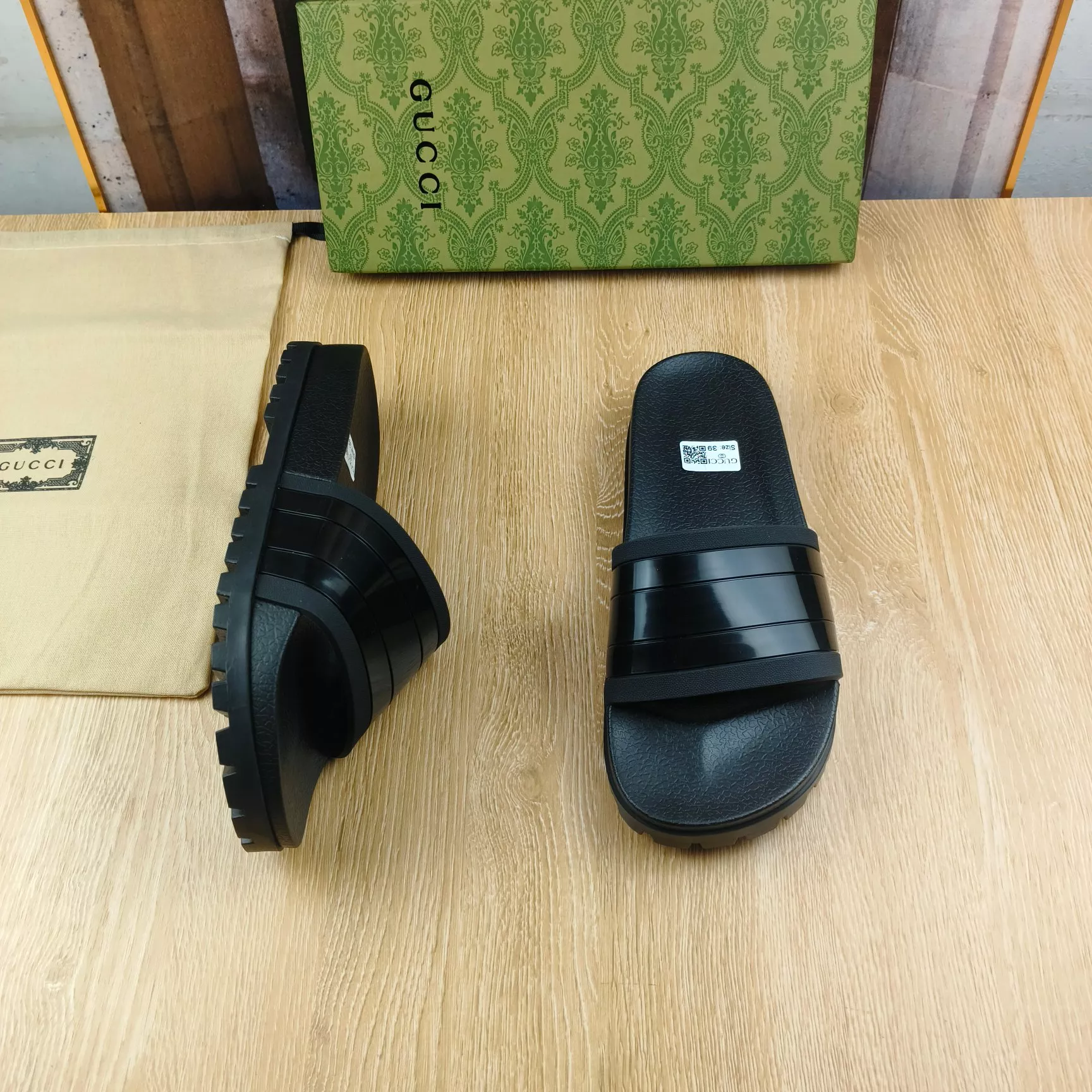 Fashionable 5456 Gucci Slippers For Men