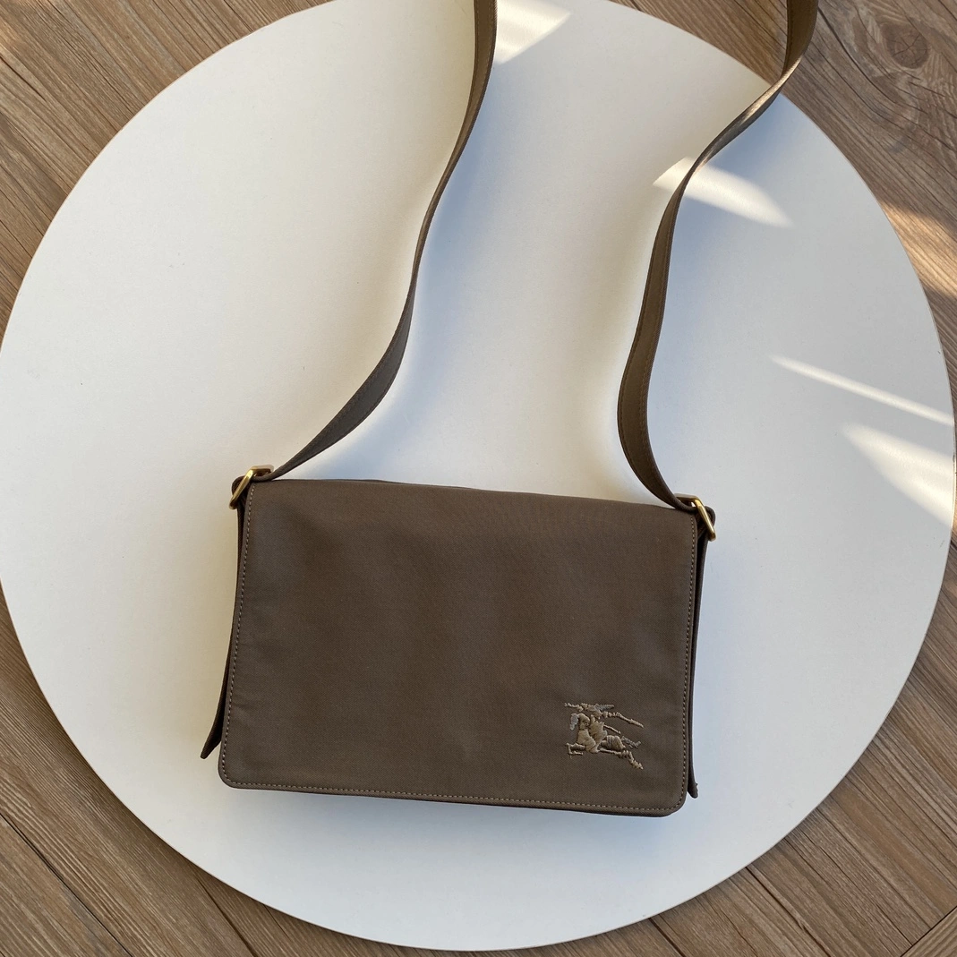 Fashionable 5489 Burberry AAA Man Messenger Bags