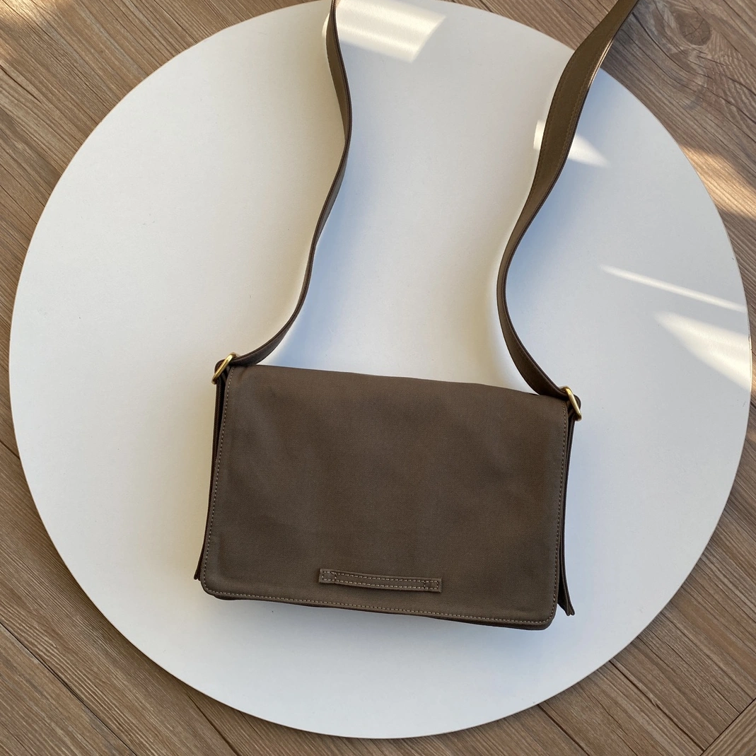 Fashionable 5489 Burberry AAA Man Messenger Bags