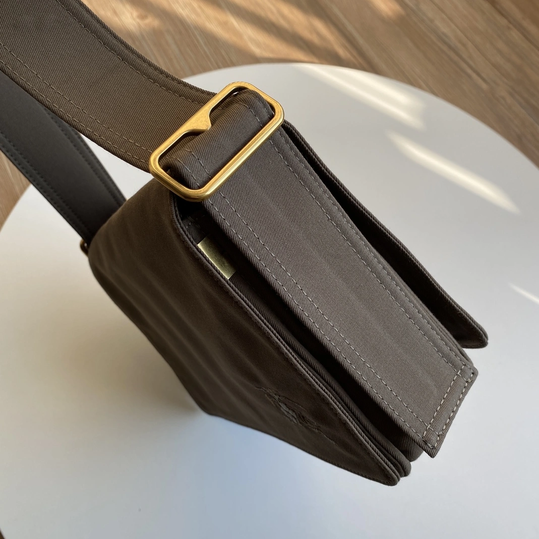 Fashionable 5489 Burberry AAA Man Messenger Bags