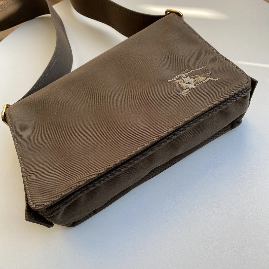 Fashionable 5489 Burberry AAA Man Messenger Bags