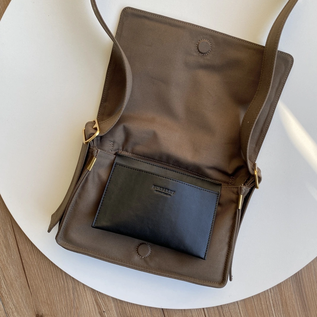 Fashionable 5489 Burberry AAA Man Messenger Bags