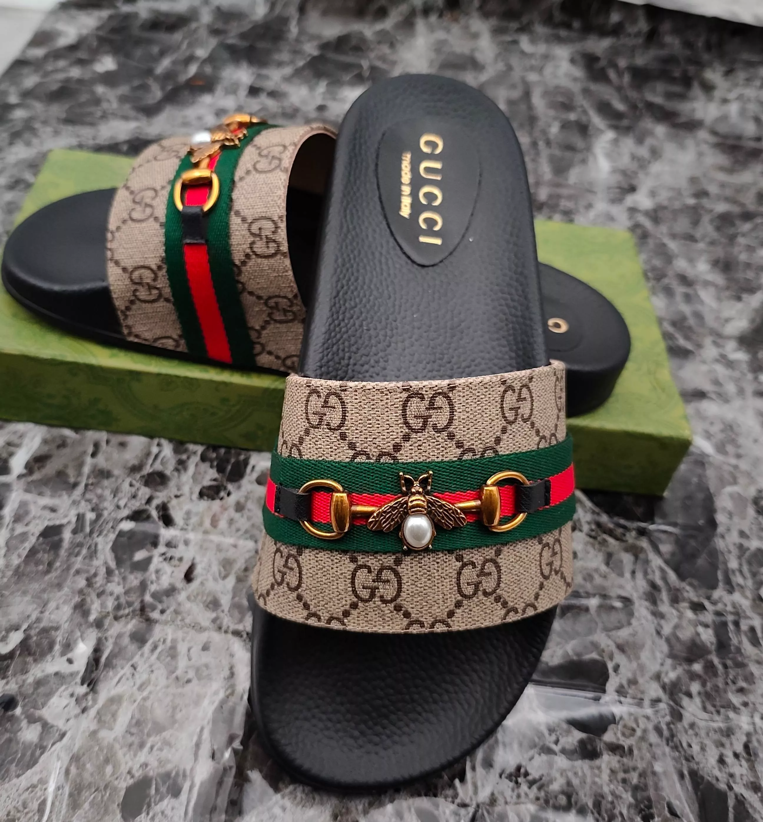 Fashionable 5527 Gucci Slippers For Men