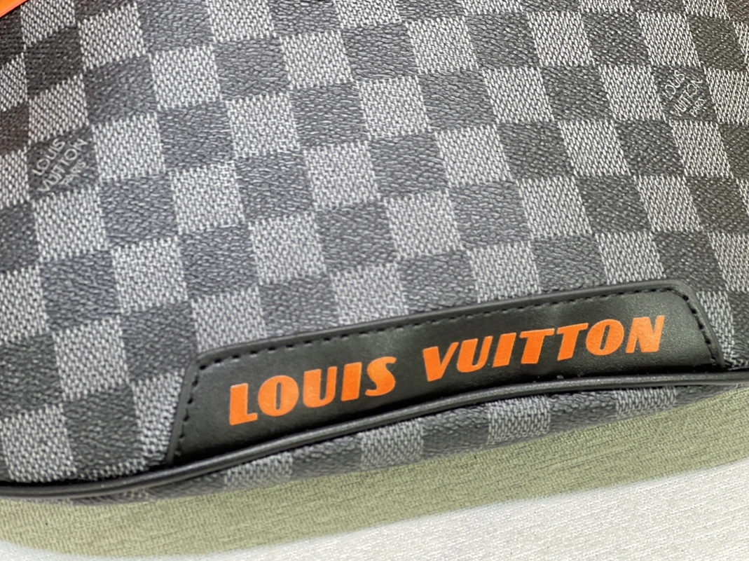 Fashionable 5618 Louis Vuitton LV AAA Man Pockets