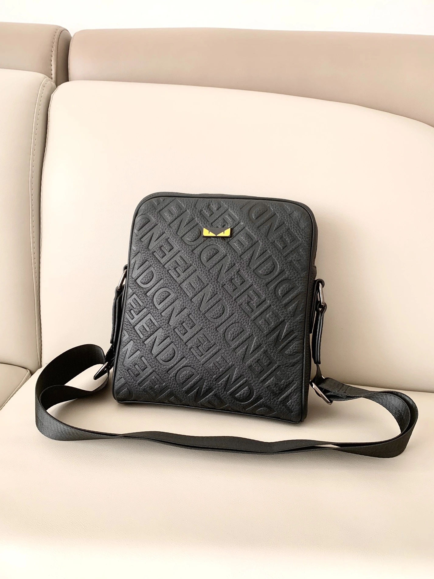 Fashionable 601 Fendi AAA Man Messenger Bags