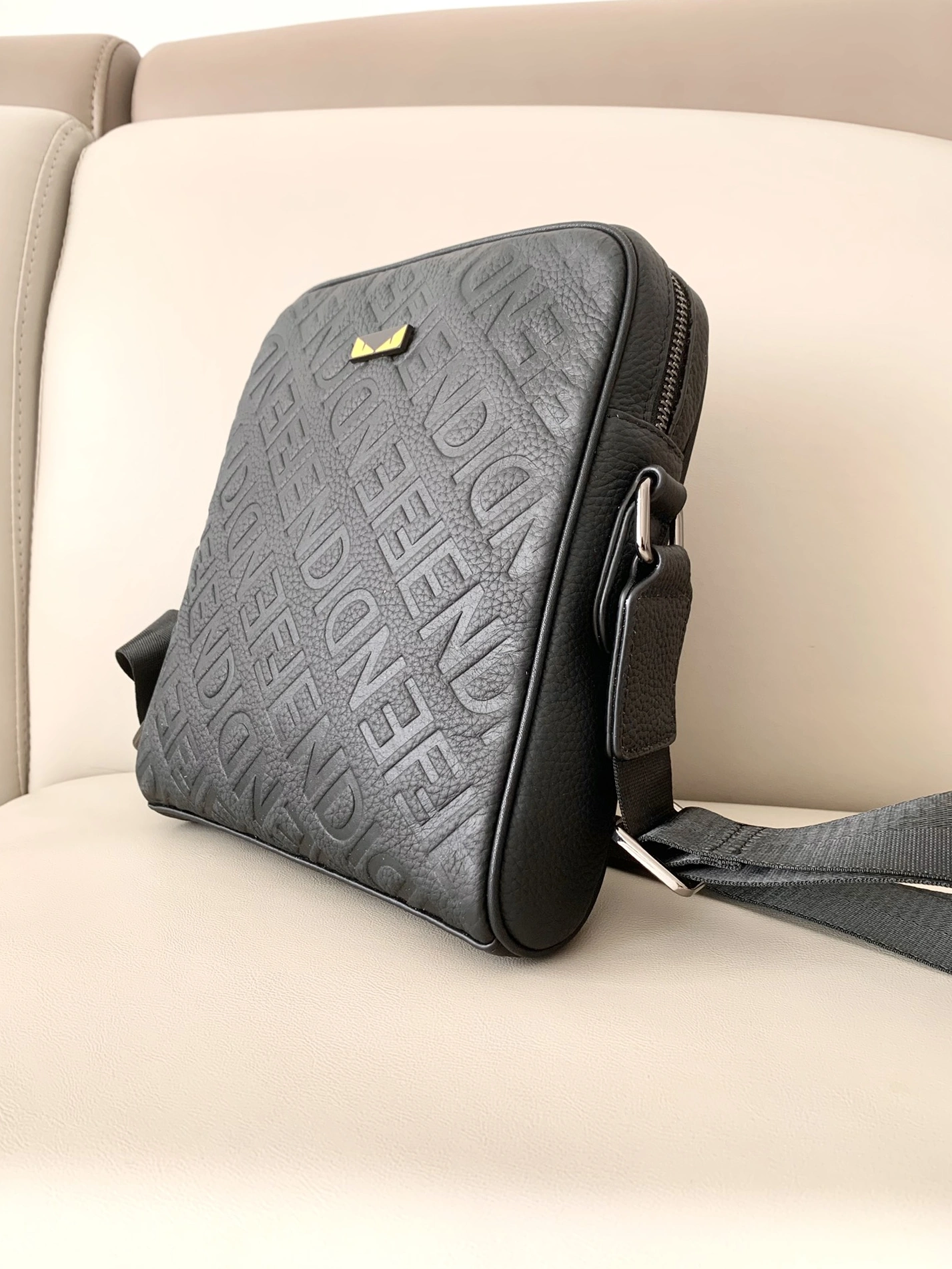 Fashionable 601 Fendi AAA Man Messenger Bags