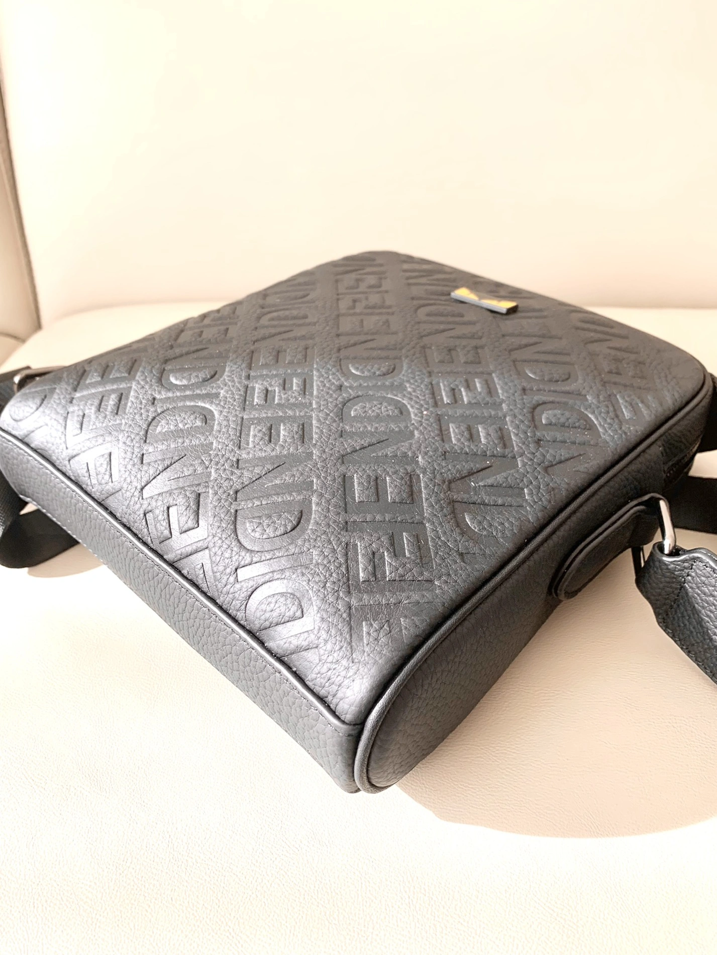 Fashionable 601 Fendi AAA Man Messenger Bags