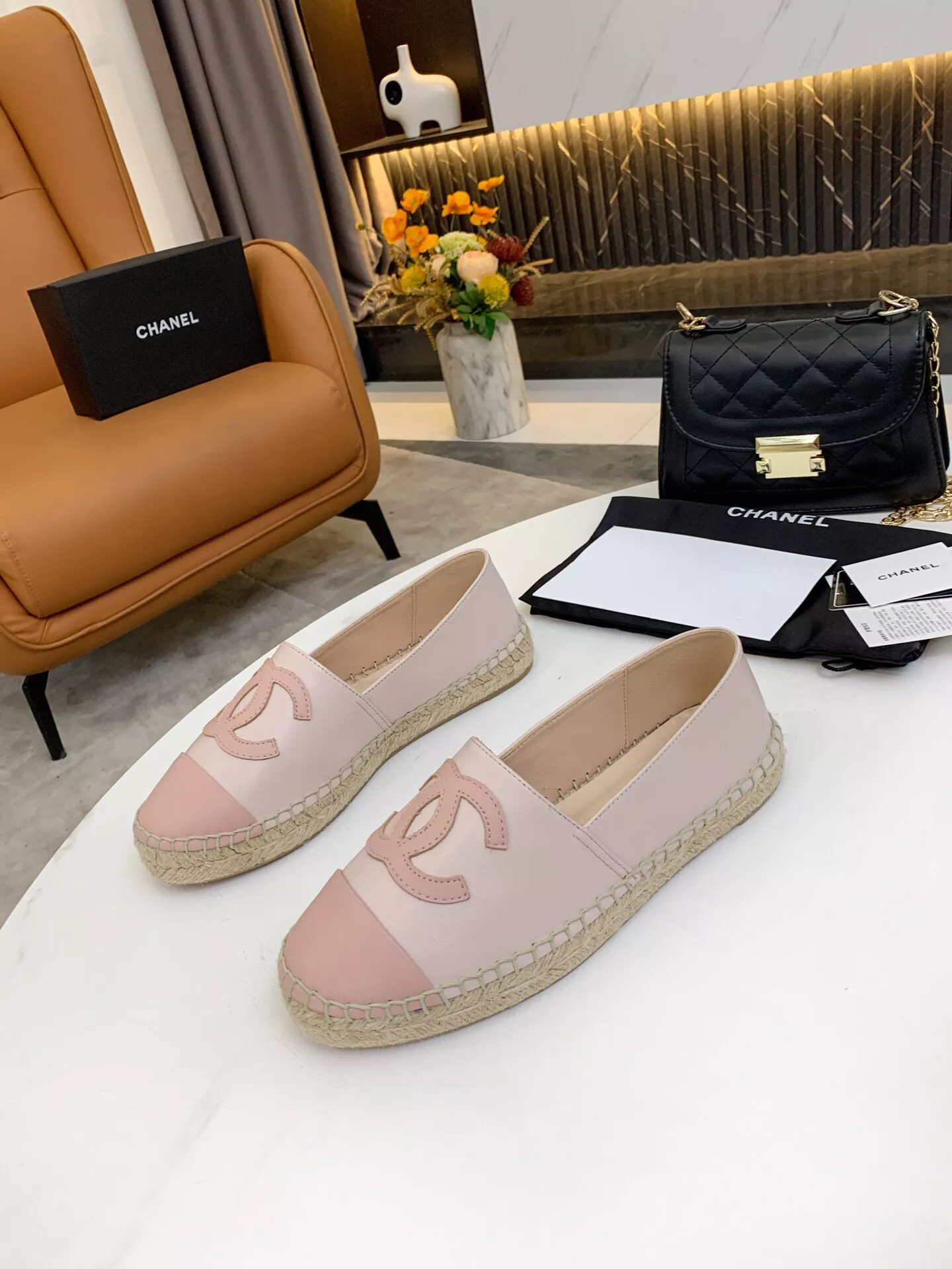 Fashionable 6052 Chanel Flat Shoes For Women