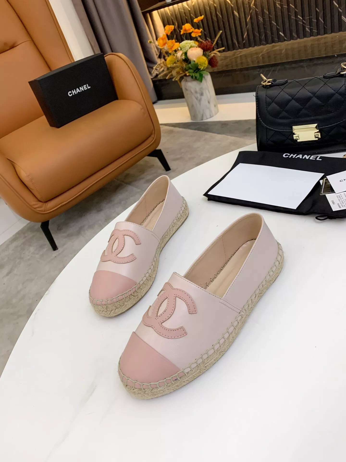 Fashionable 6052 Chanel Flat Shoes For Women