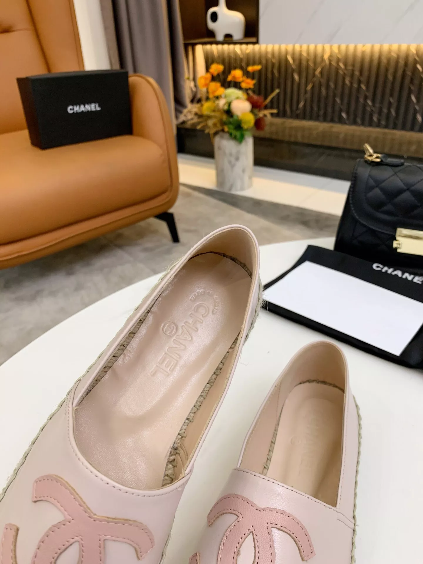 Fashionable 6052 Chanel Flat Shoes For Women