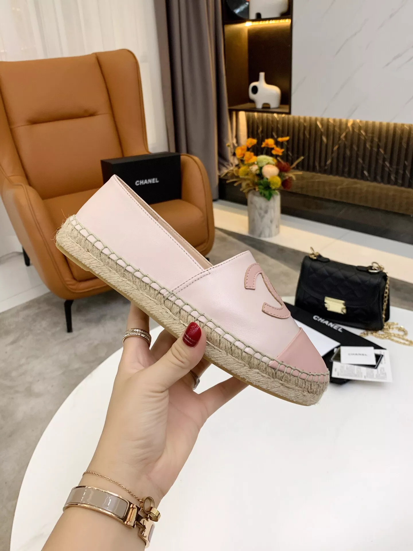 Fashionable 6052 Chanel Flat Shoes For Women