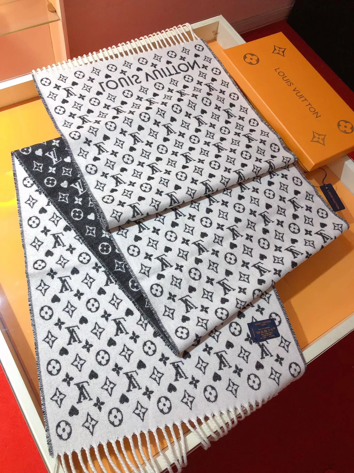 Fashionable 6114 Louis Vuitton Scarf For Women