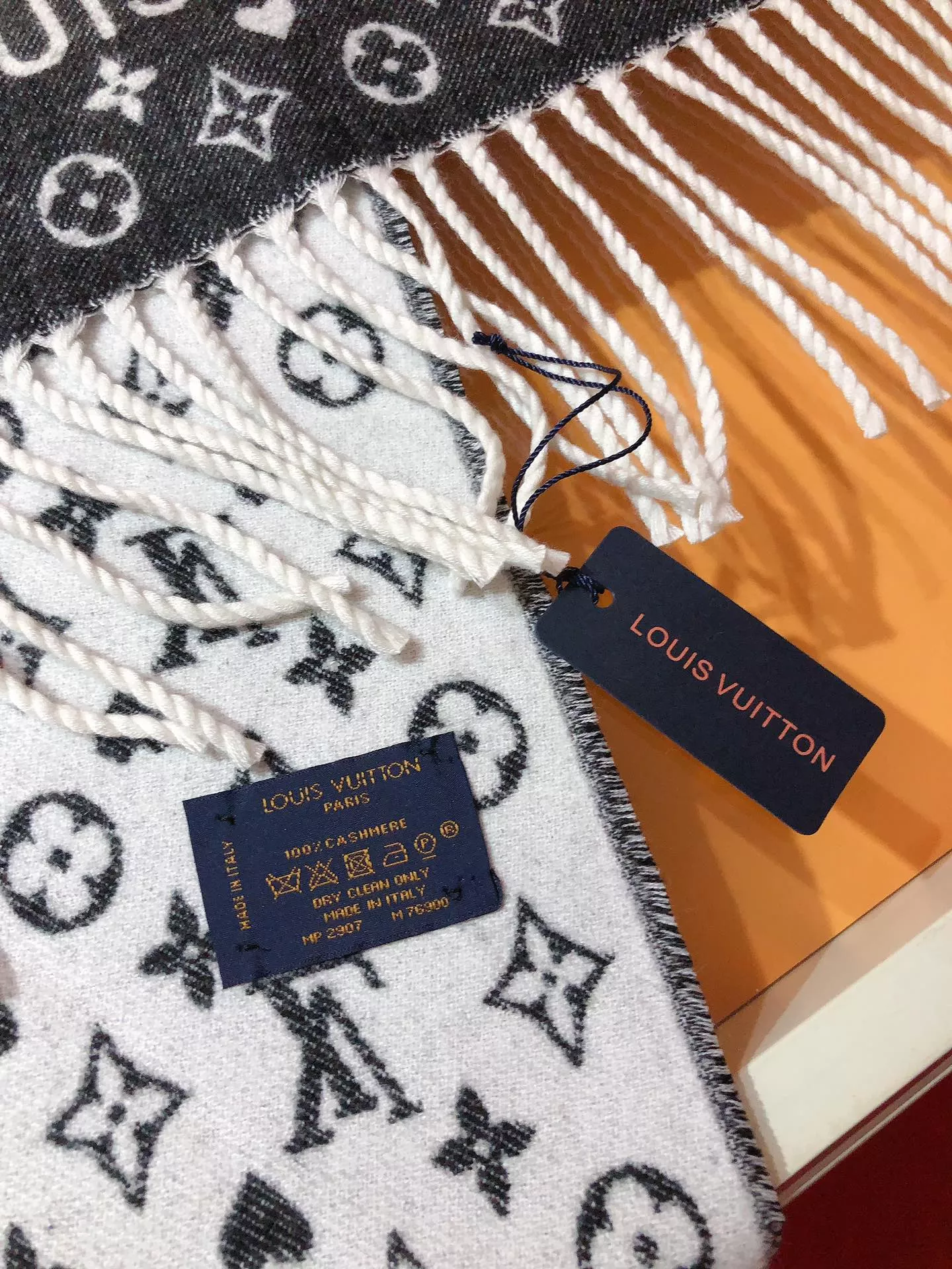 Fashionable 6114 Louis Vuitton Scarf For Women