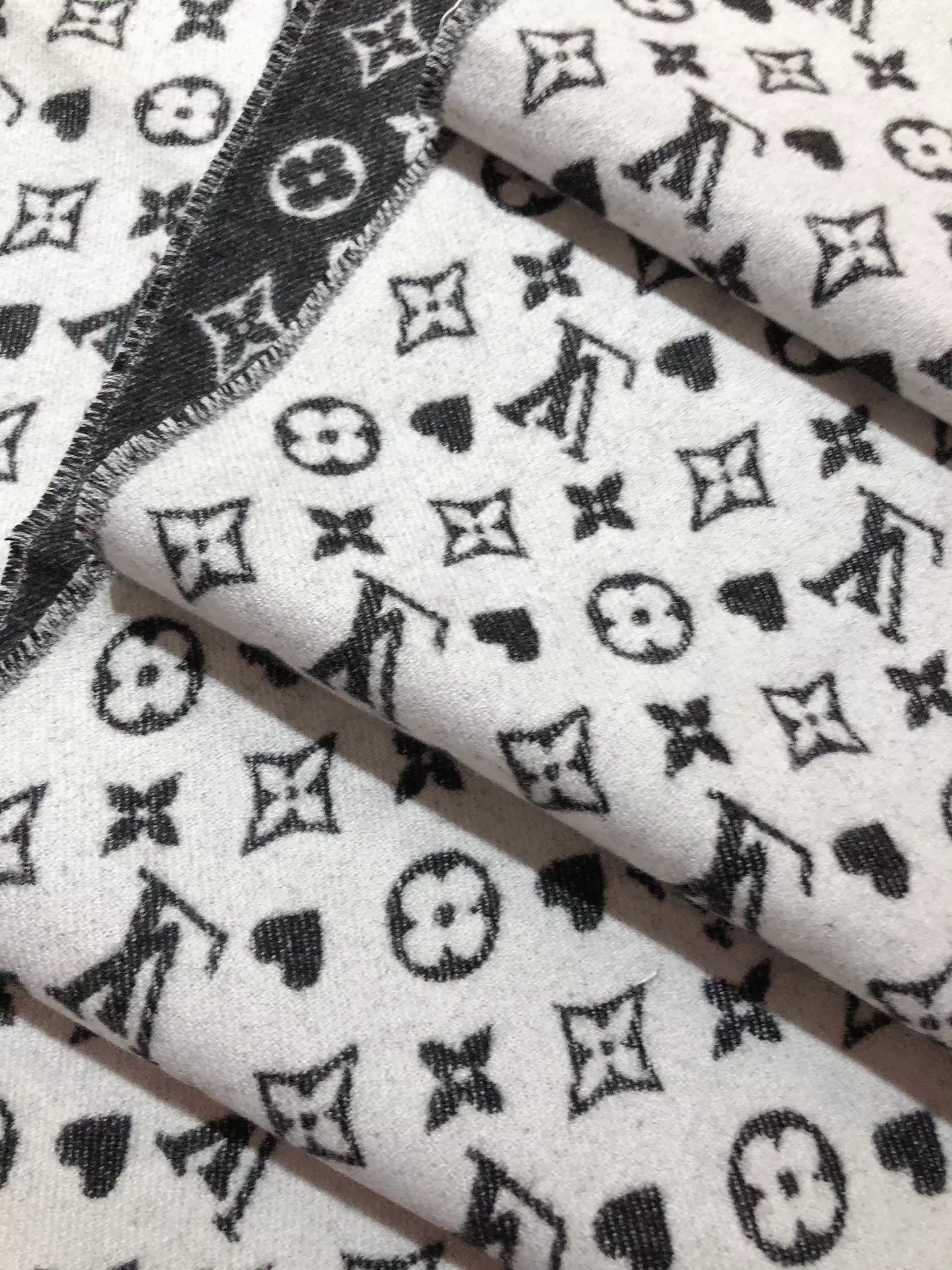 Fashionable 6114 Louis Vuitton Scarf For Women