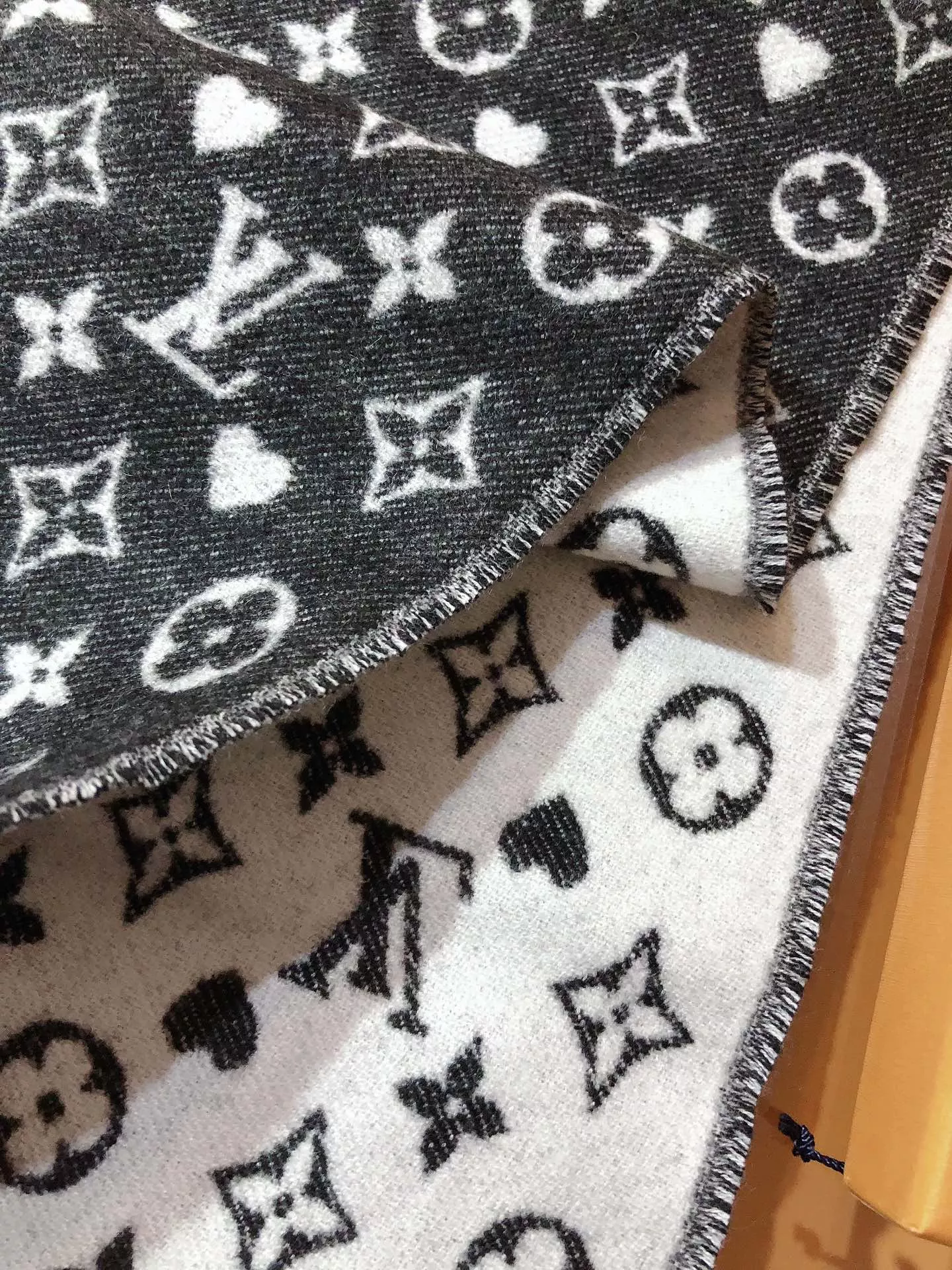 Fashionable 6114 Louis Vuitton Scarf For Women