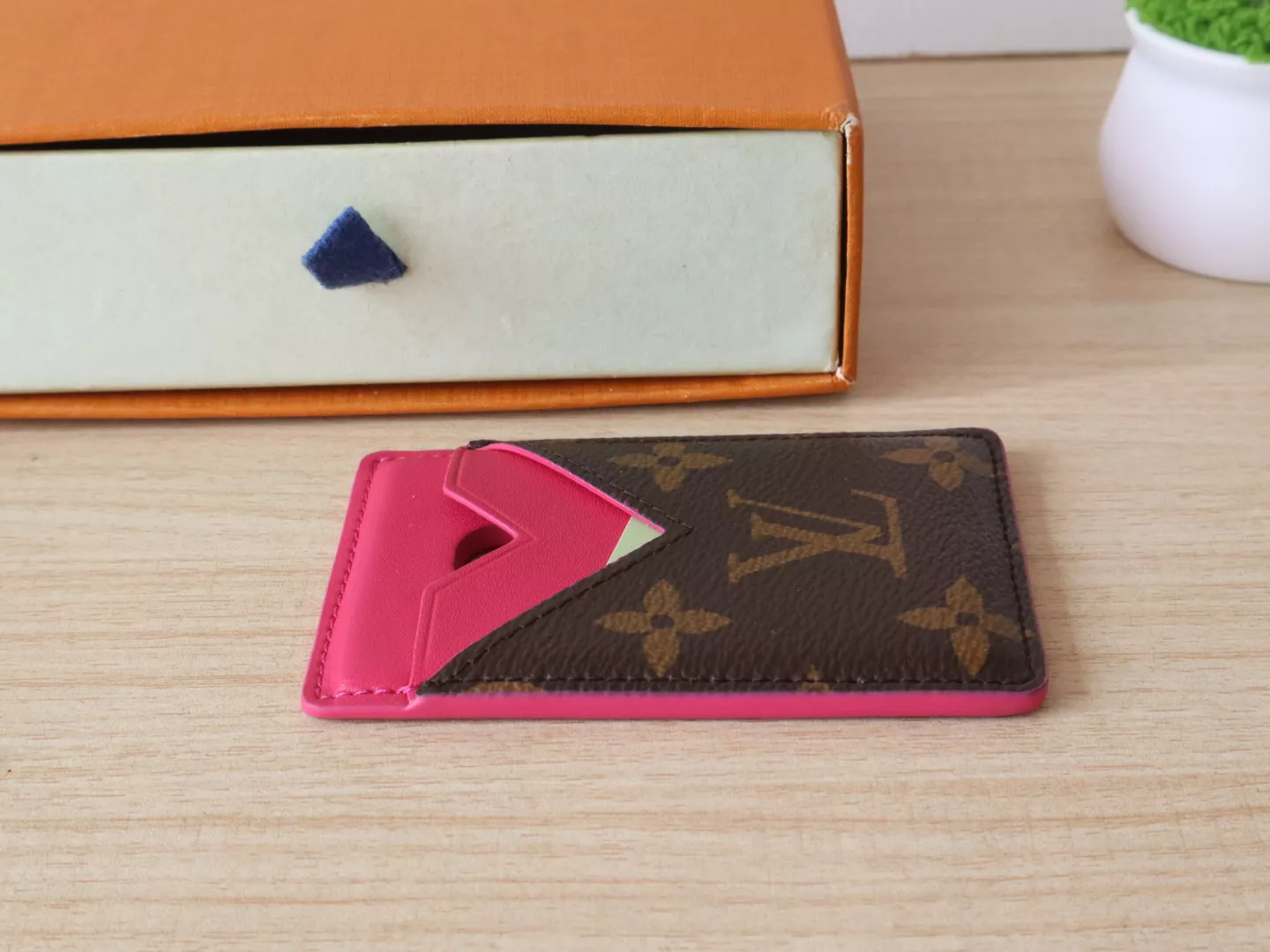 Fashionable 6157 Louis Vuitton LV Card Case For Women