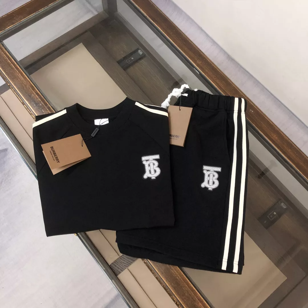 Fashionable 6217 Burberry Tracksuits Short Sleeved For Unisex