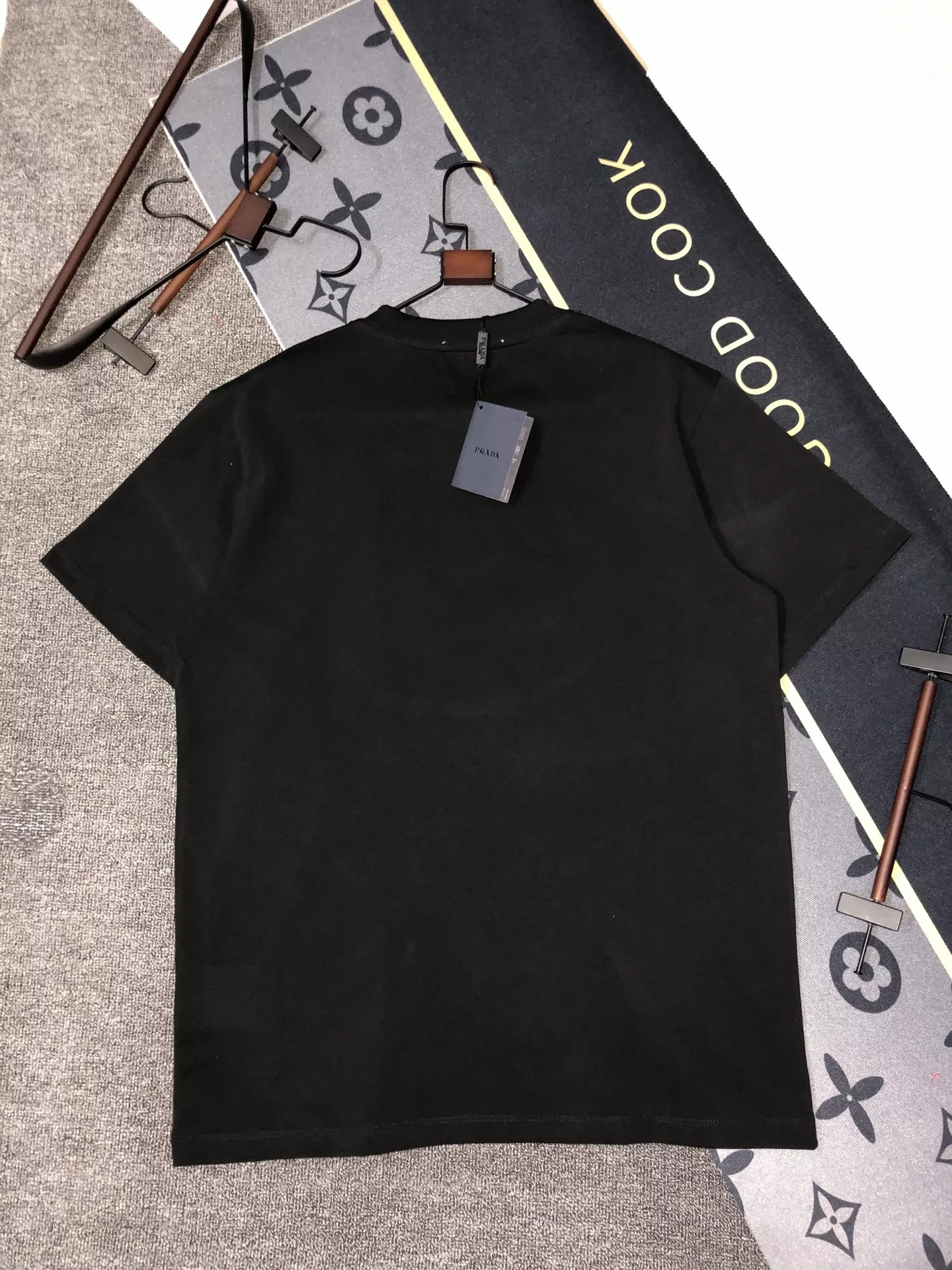 Fashionable 6255 Prada T-Shirts Short Sleeved For Unisex