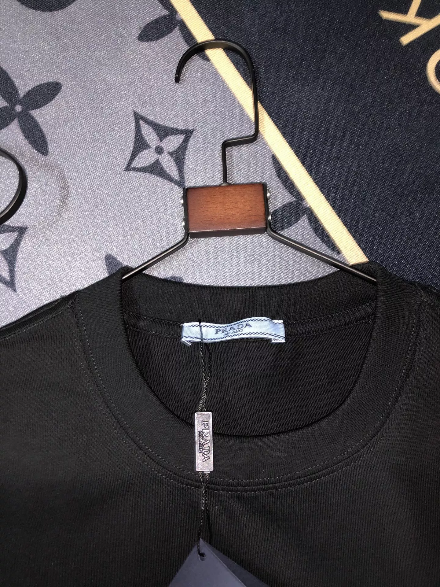 Fashionable 6255 Prada T-Shirts Short Sleeved For Unisex