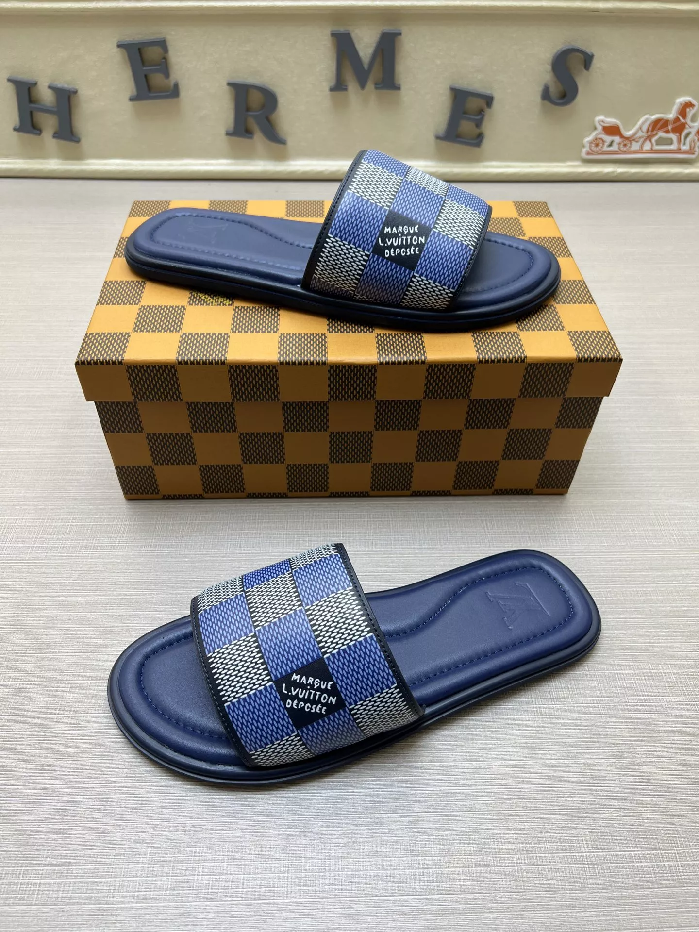 Fashionable 6424 Louis Vuitton Slippers For Men