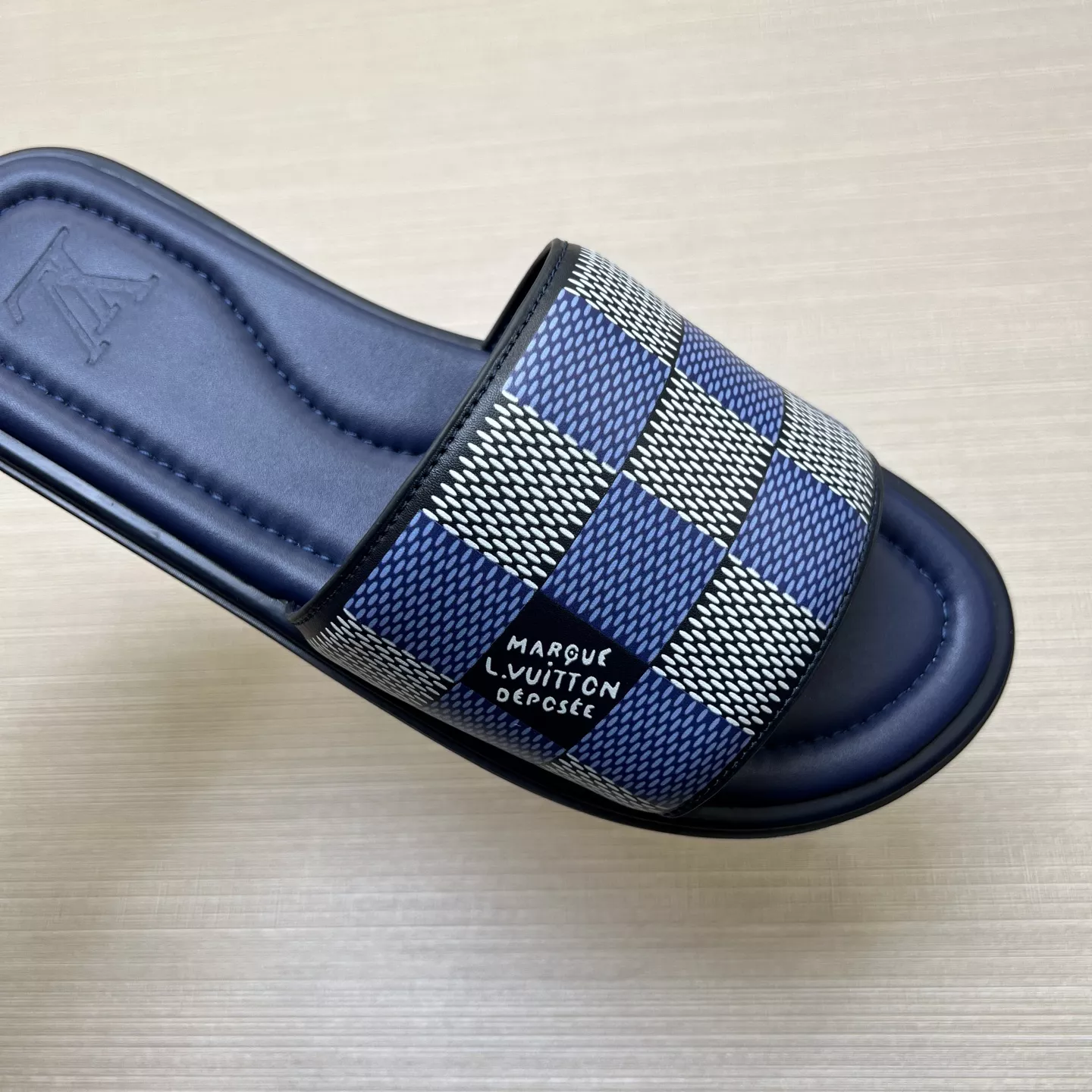 Fashionable 6424 Louis Vuitton Slippers For Men