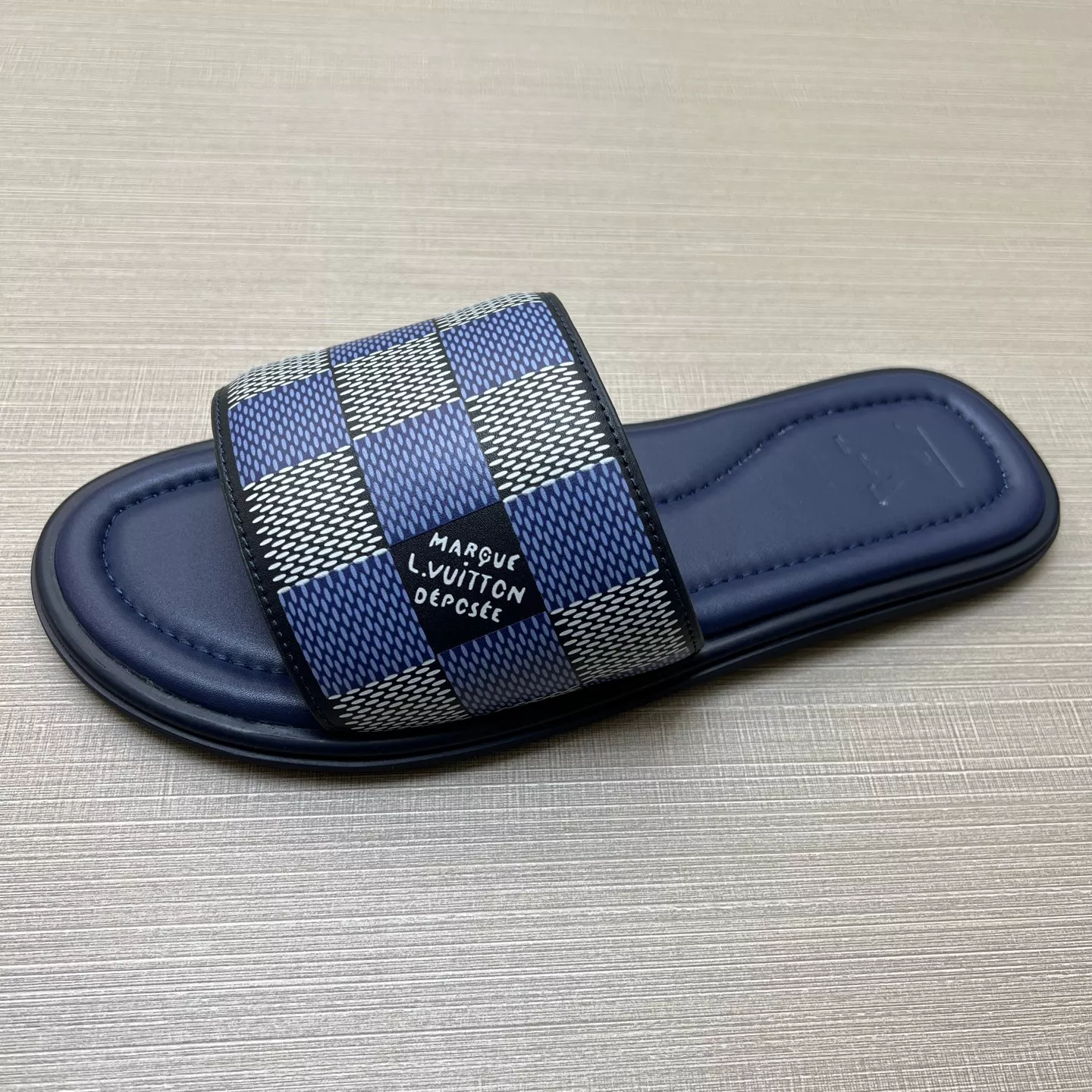 Fashionable 6424 Louis Vuitton Slippers For Men