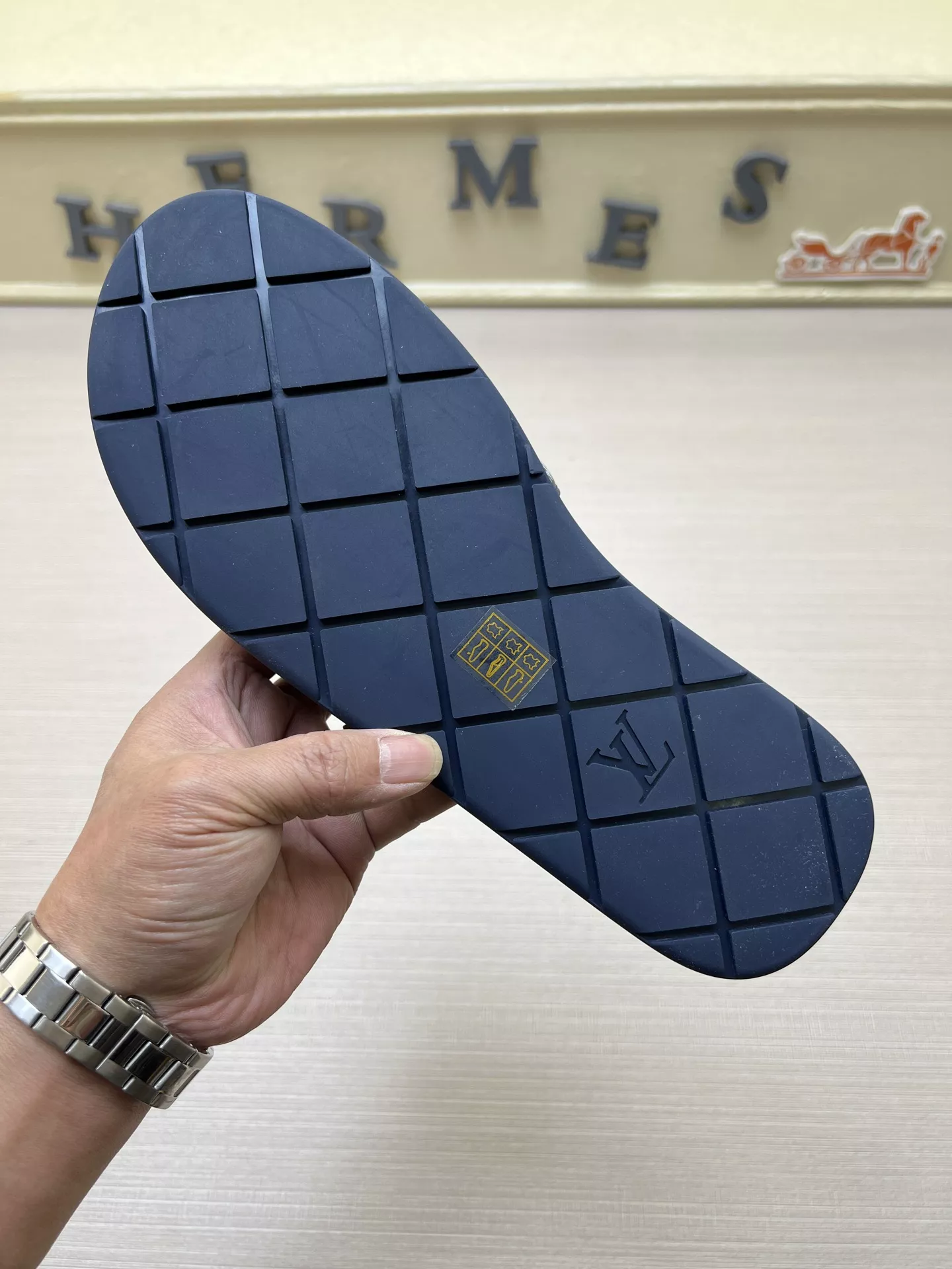Fashionable 6424 Louis Vuitton Slippers For Men