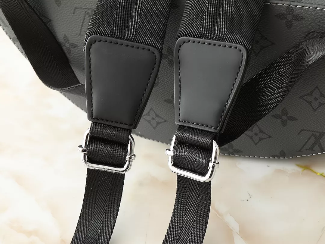 Fashionable 667 Louis Vuitton LV AAA Man Backpacks