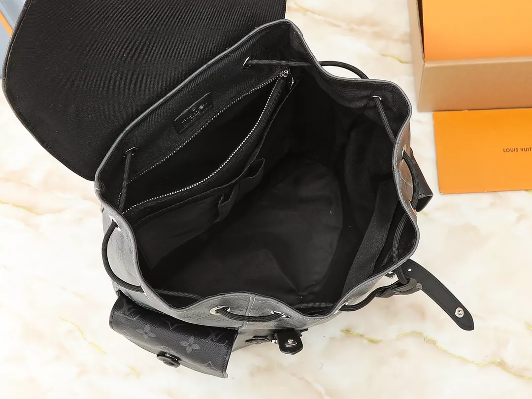 Fashionable 667 Louis Vuitton LV AAA Man Backpacks