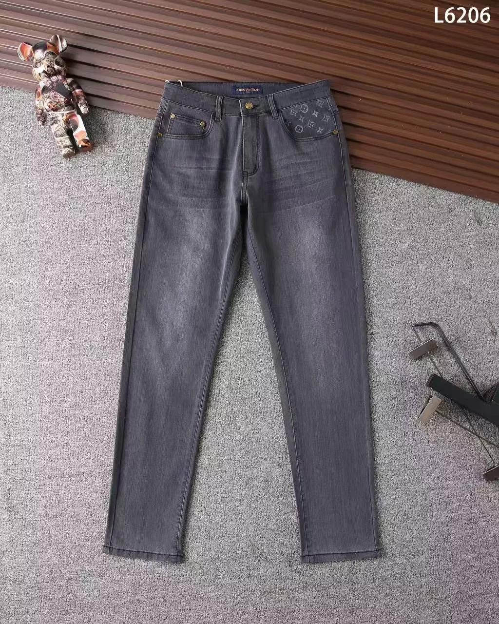 Fashionable 6938 Louis Vuitton LV Jeans For Men
