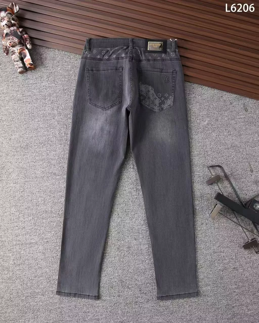 Fashionable 6938 Louis Vuitton LV Jeans For Men