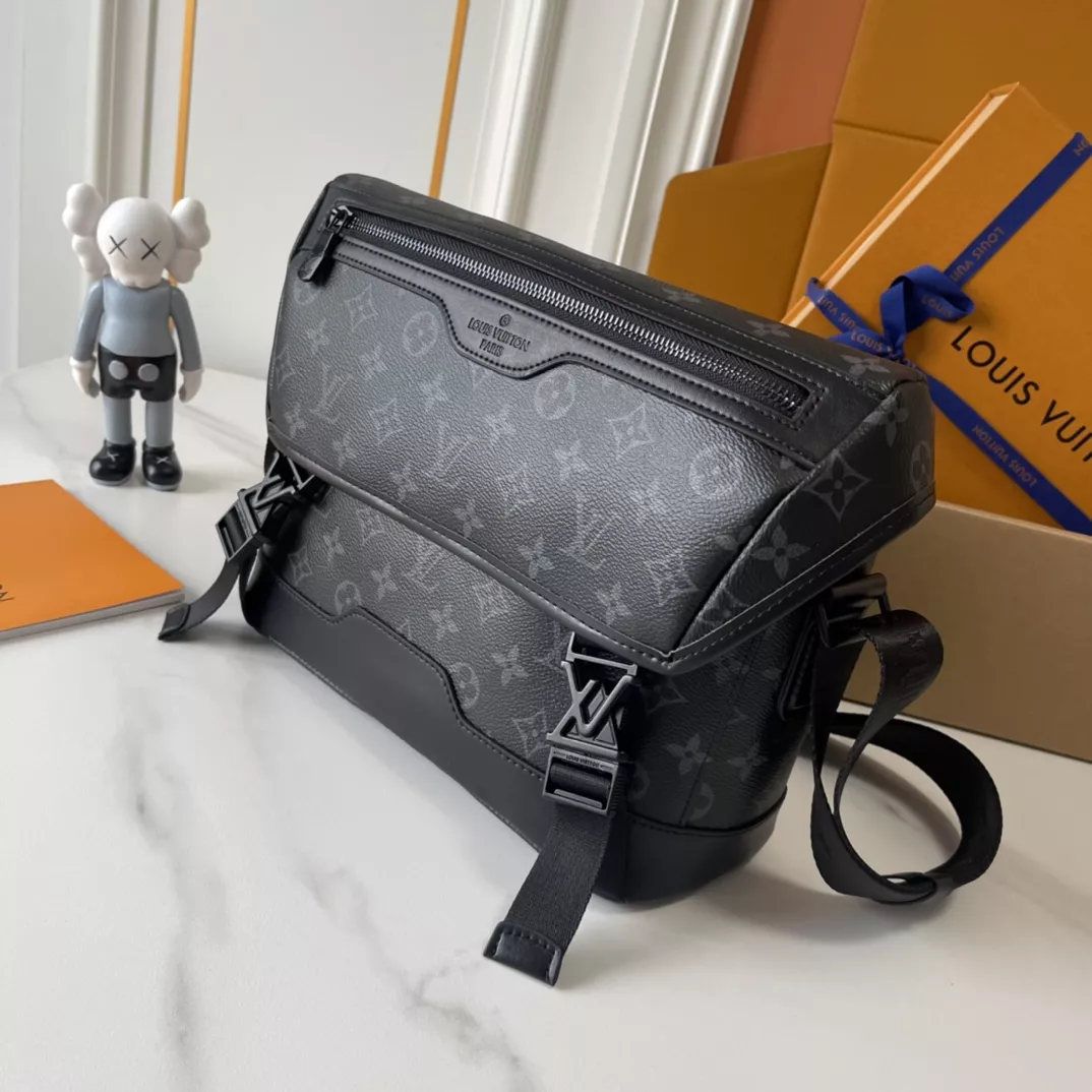 Fashionable 7080 Louis Vuitton AAA Man Messenger Bags