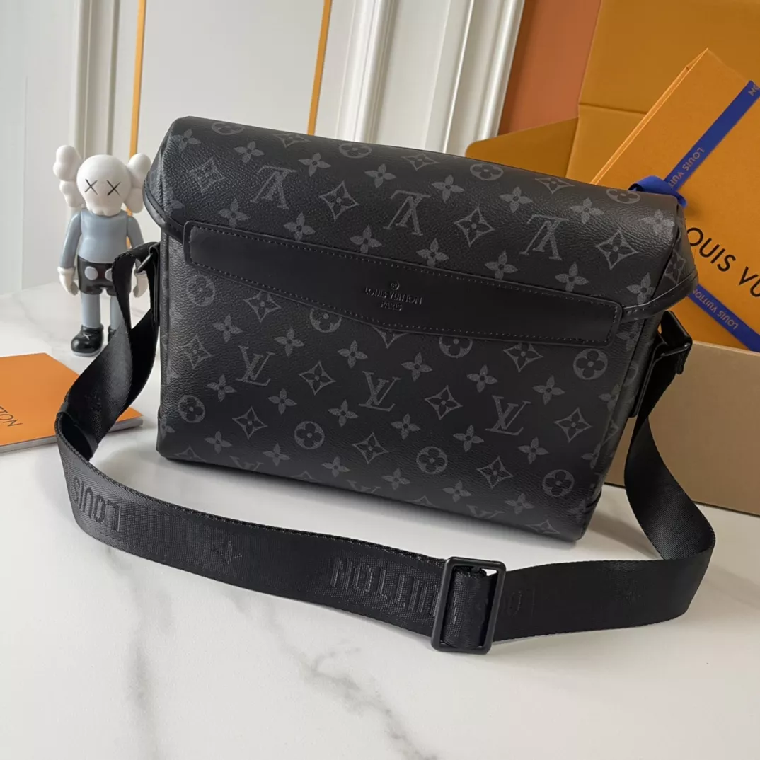Fashionable 7080 Louis Vuitton AAA Man Messenger Bags