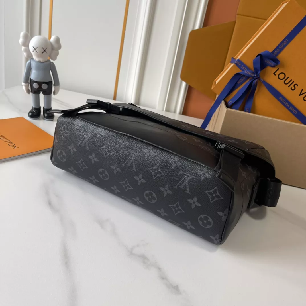 Fashionable 7080 Louis Vuitton AAA Man Messenger Bags