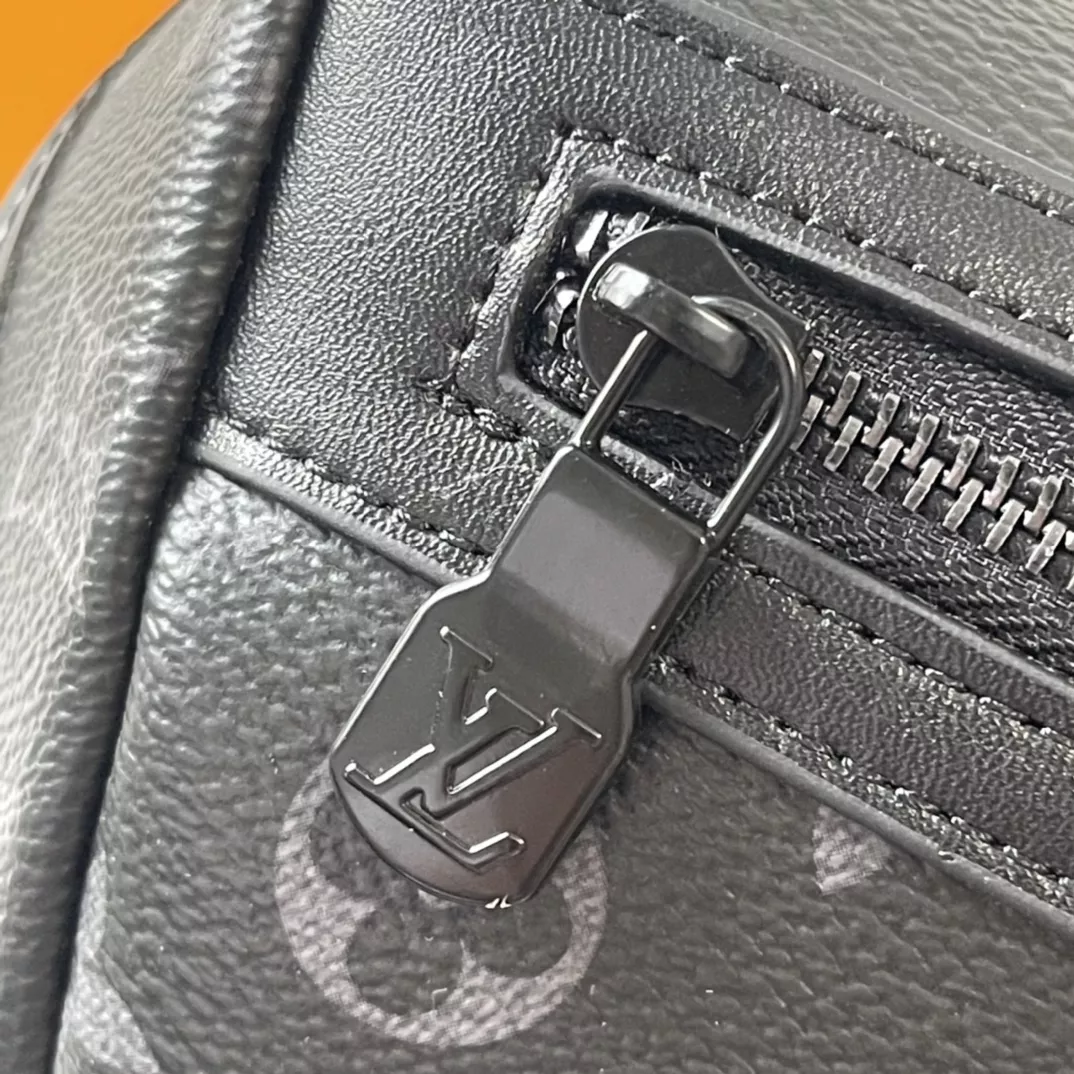 Fashionable 7080 Louis Vuitton AAA Man Messenger Bags