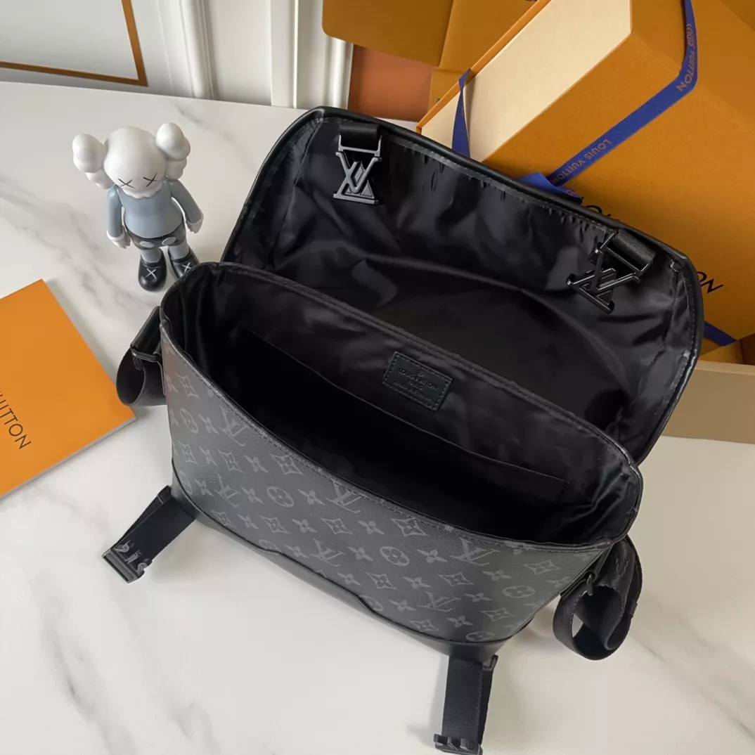 Fashionable 7080 Louis Vuitton AAA Man Messenger Bags