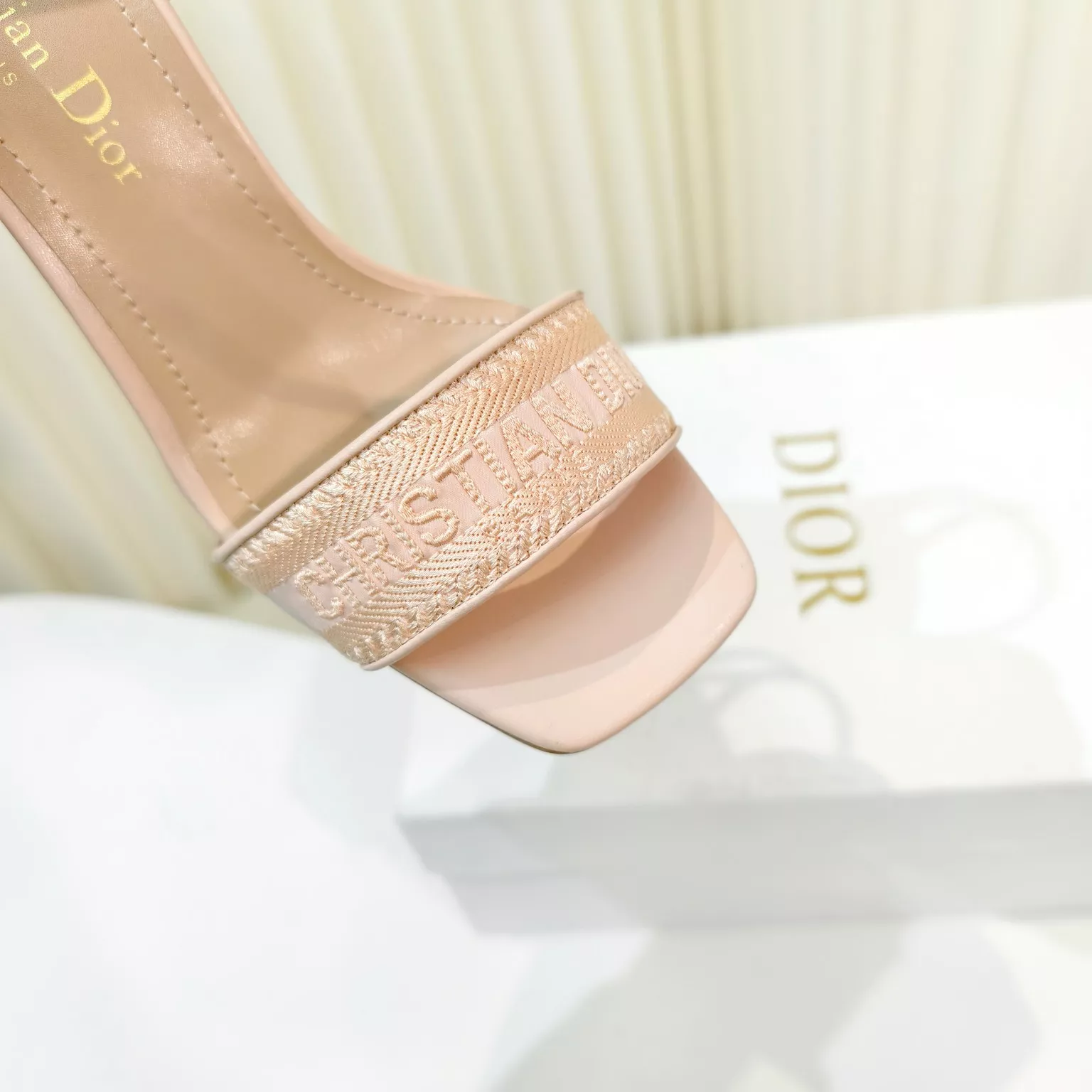Fashionable 7095 Christian Dior Sandal For Women