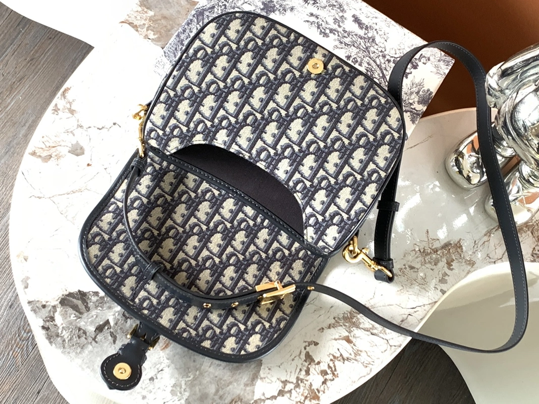 Fashionable 7228 Christian Dior AAA Quality Messenger Bags For Women