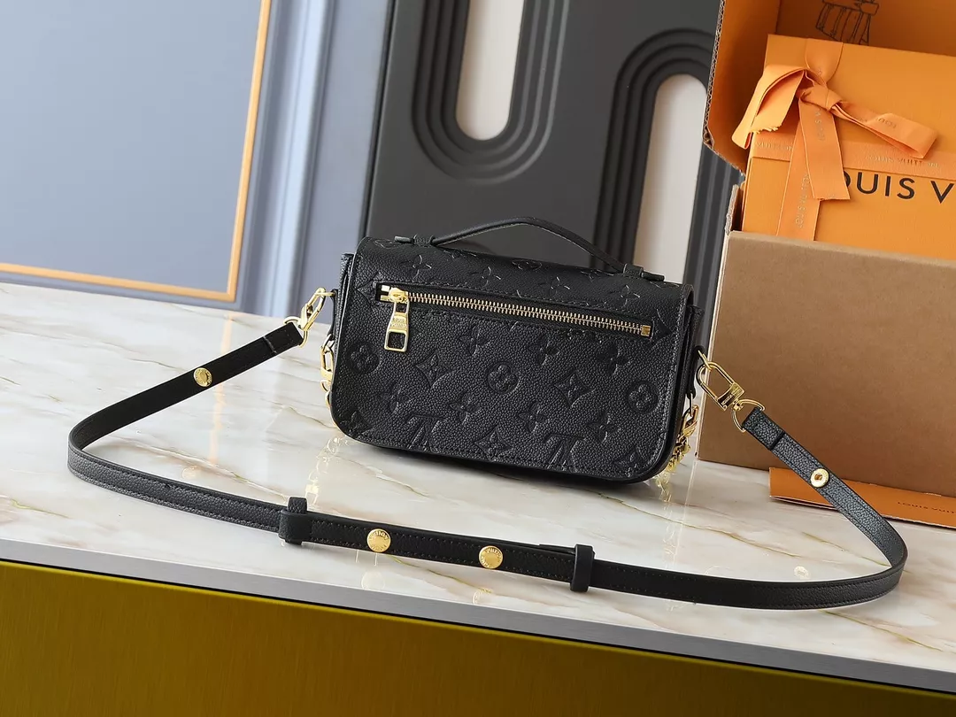 Fashionable 744 Louis Vuitton Messenger Bag For Women