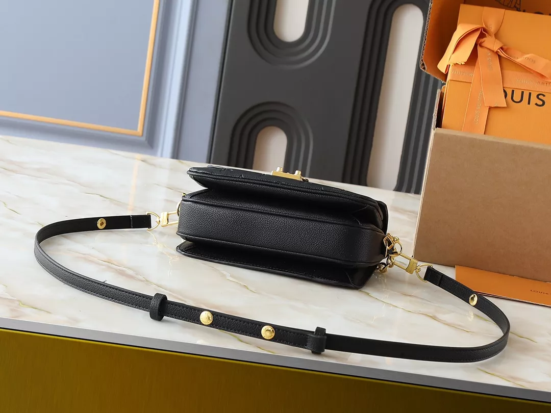 Fashionable 744 Louis Vuitton Messenger Bag For Women