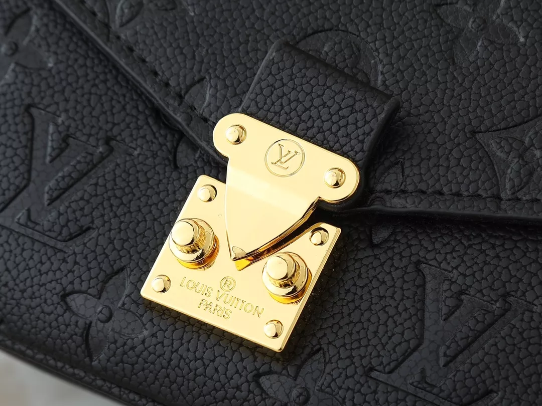 Fashionable 744 Louis Vuitton Messenger Bag For Women