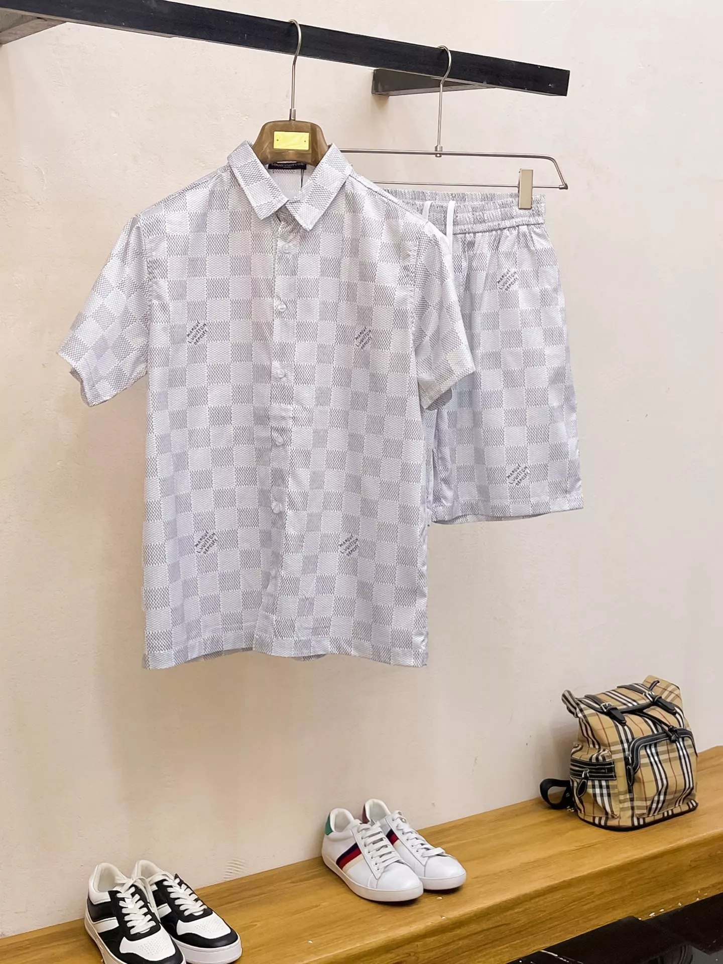 Fashionable 7642 Louis Vuitton LV Tracksuits Short Sleeved For Men