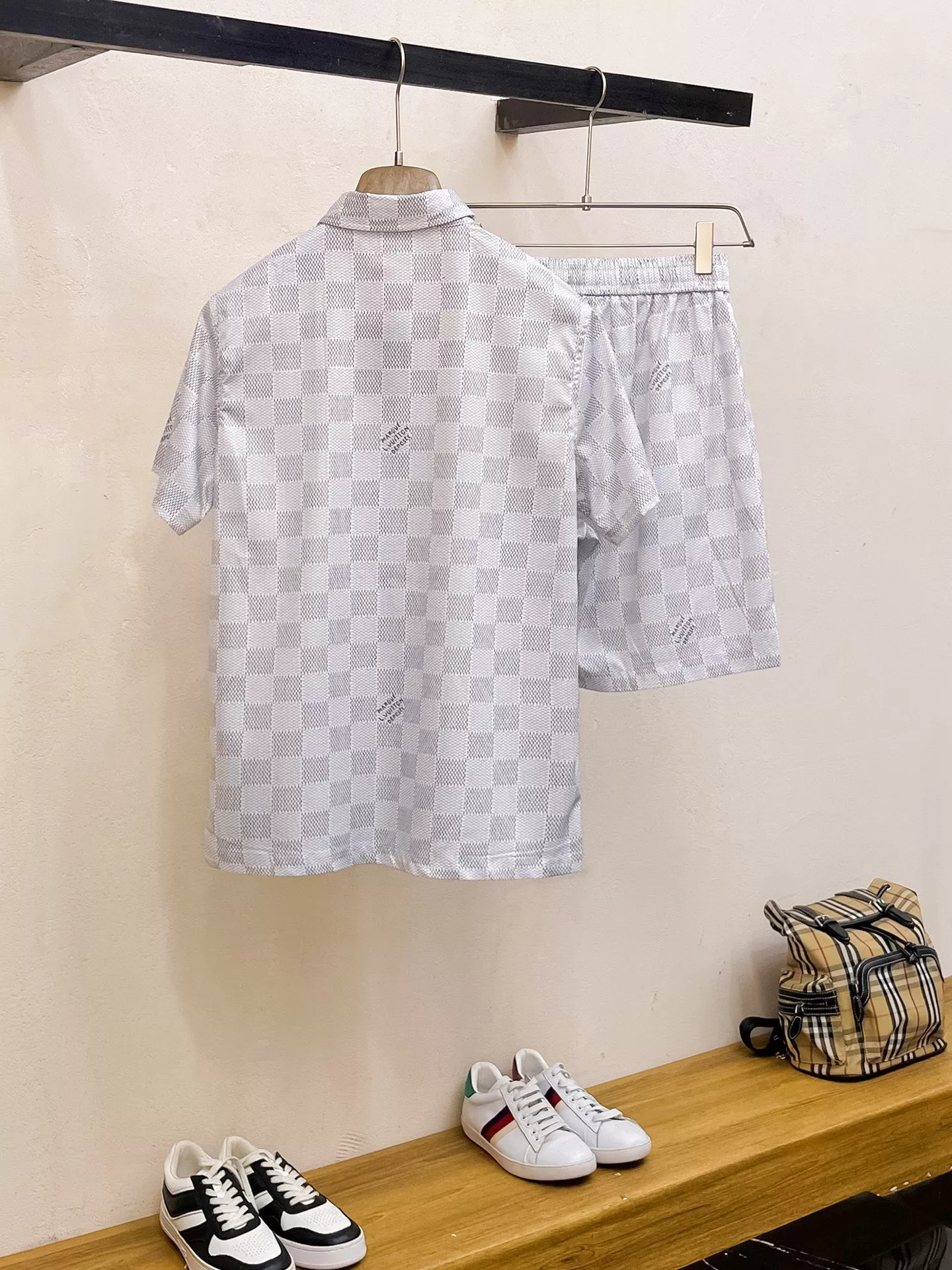 Fashionable 7642 Louis Vuitton LV Tracksuits Short Sleeved For Men