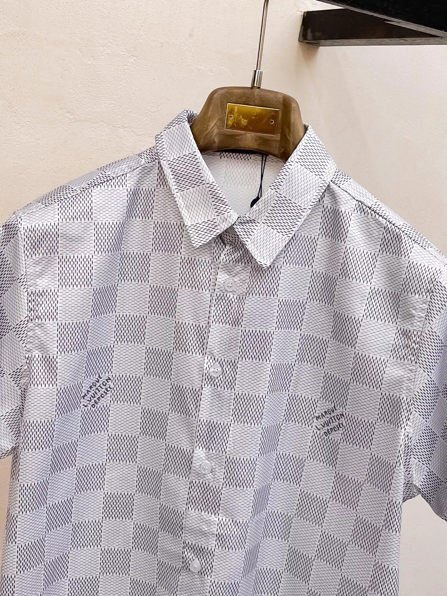 Fashionable 7642 Louis Vuitton LV Tracksuits Short Sleeved For Men