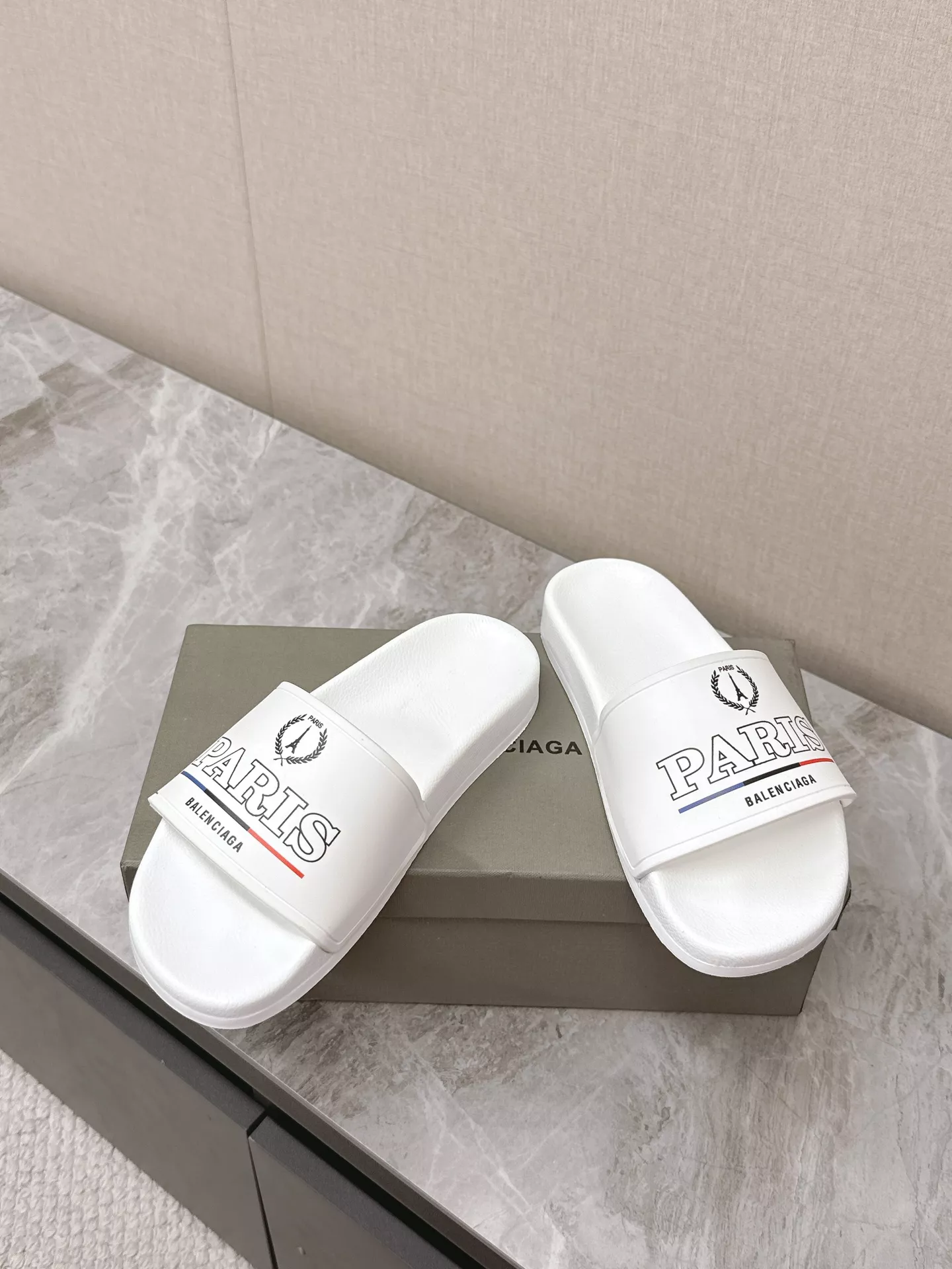 Fashionable 7695 Balenciaga Slippers For Men