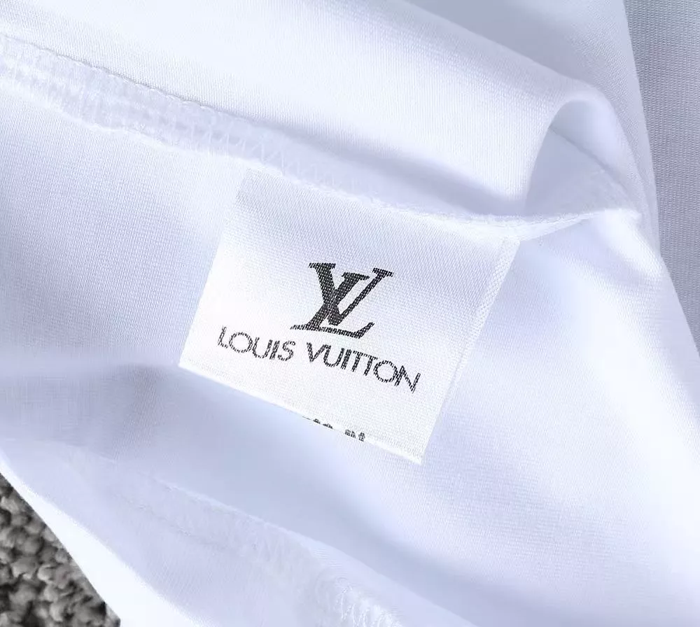 Fashionable 7844 Louis Vuitton LV T-Shirts Short Sleeved For Men