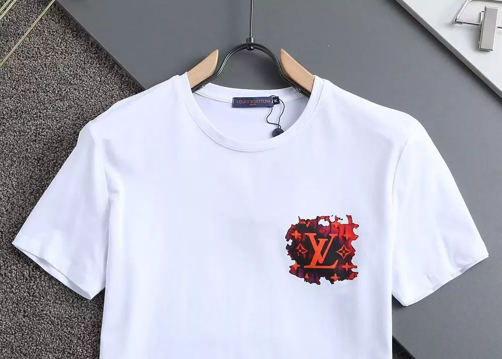 Fashionable 7844 Louis Vuitton LV T-Shirts Short Sleeved For Men