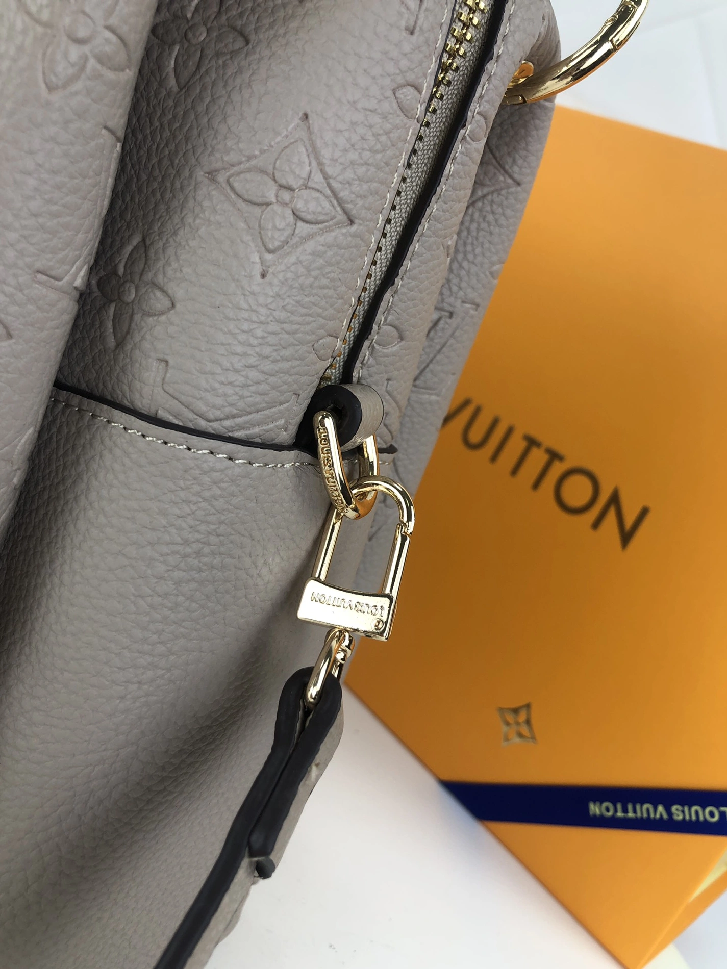 Fashionable 7904 Louis Vuitton AAA Quality Handbags For Women