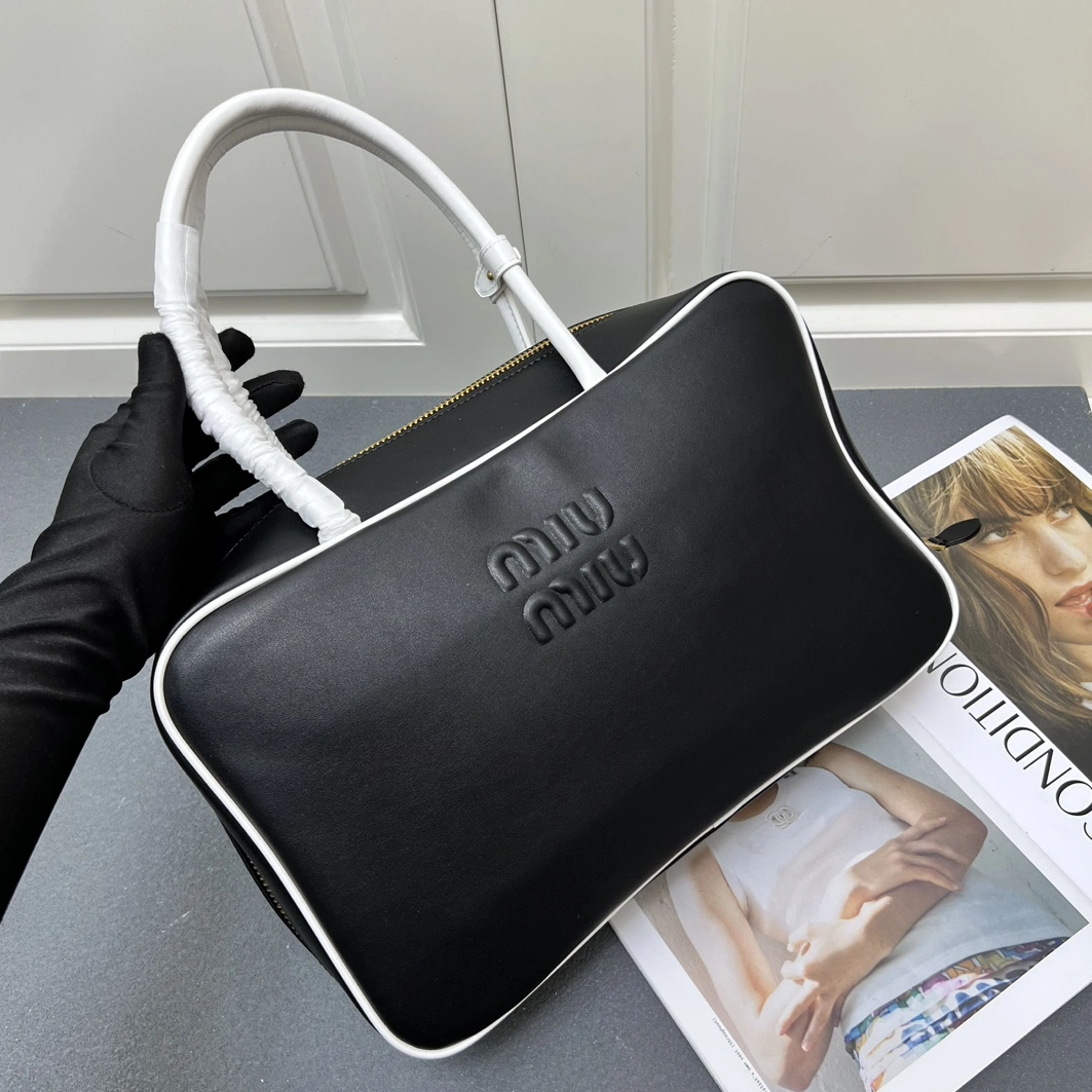 Fashionable 7936 MIU MIU AAA Quality Handbags For Women