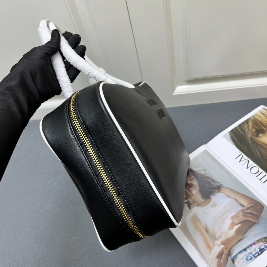Fashionable 7936 MIU MIU AAA Quality Handbags For Women